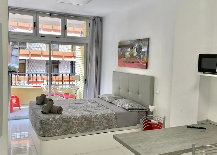 Hfg Loft Moderno Con Terraza En Calle Peatonal Junto A Las Canteras